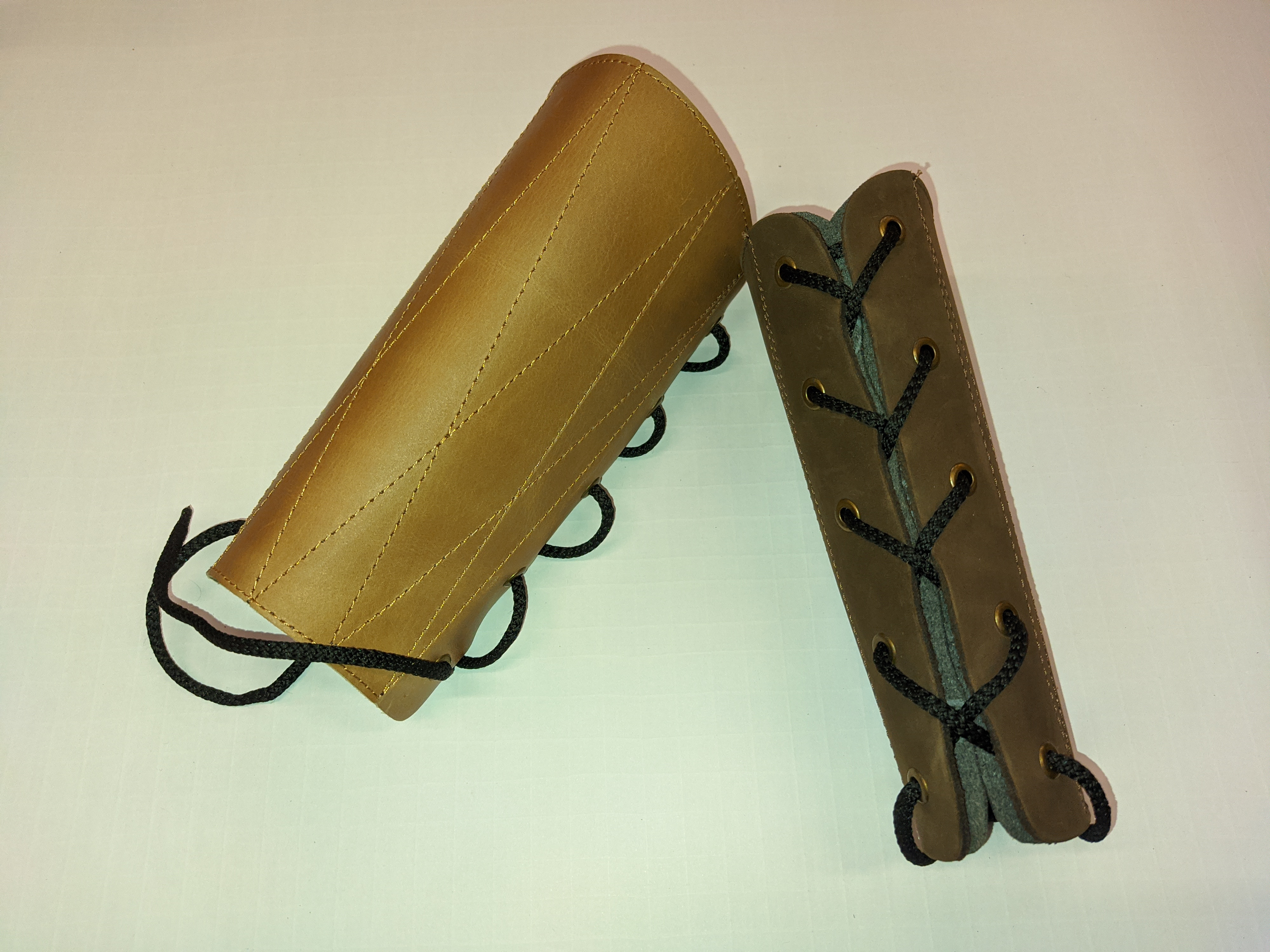 Bőr fűzős alkarvédő